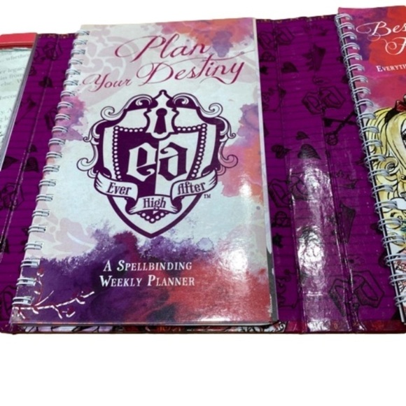 Ever After High A  Spellbinding School Planner - Picture 6 of 11